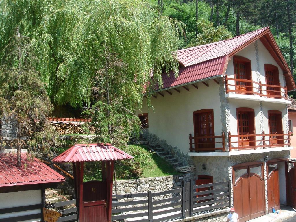 Rem'S Pension Рышнов Экстерьер фото